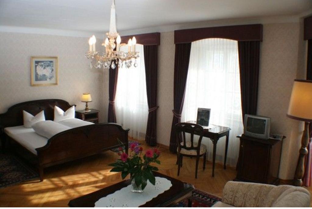 Schlosshotel Post Imst Exterior photo