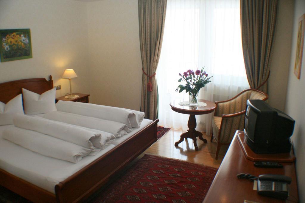 Schlosshotel Post Imst Room photo